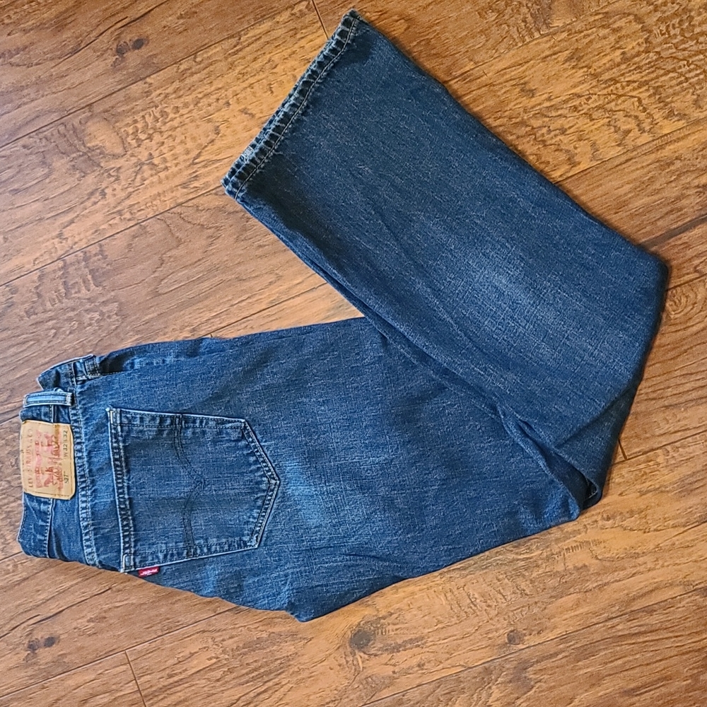 Levis